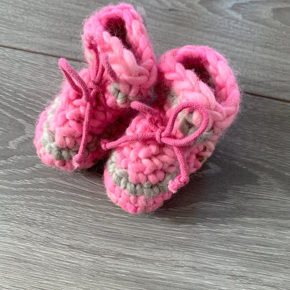Handmade Baby Shoes (0-3 months) - Picture 1 of 3